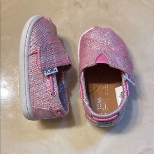 TOMS Kids Pink Sparkle Shoes size 4